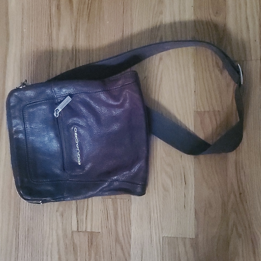 Piquardo leather crossbody bag